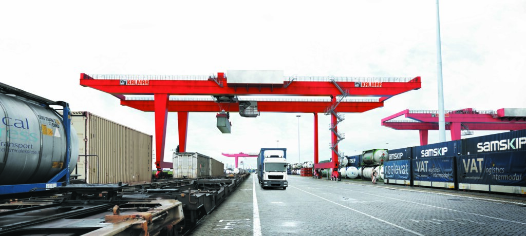 Kalmar RMG at rail terminal