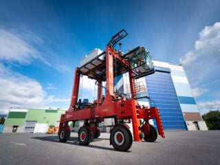 Kalmar introduces significant updates to the Electric Straddle Carrier Charge Family
