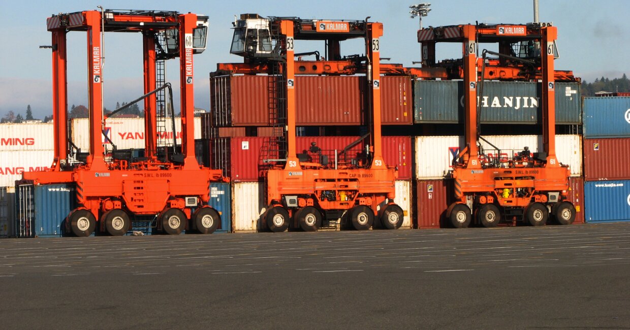 End of an Era: The Last Kalmar Classic Straddle Carrier Leaves the Factory