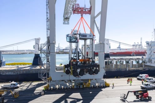 HGT Le Havre 14 hybrid straddle carriers 042026 (1).jpeg