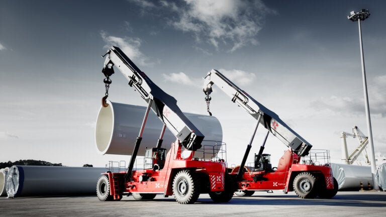 Assembling wind turbines: