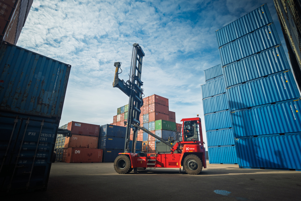 NB_CB_Electric empty container handler NB_CB_Electric empty container handler