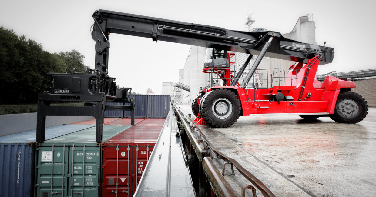 Griepe operates the largest barge handler reachstacker in Europe