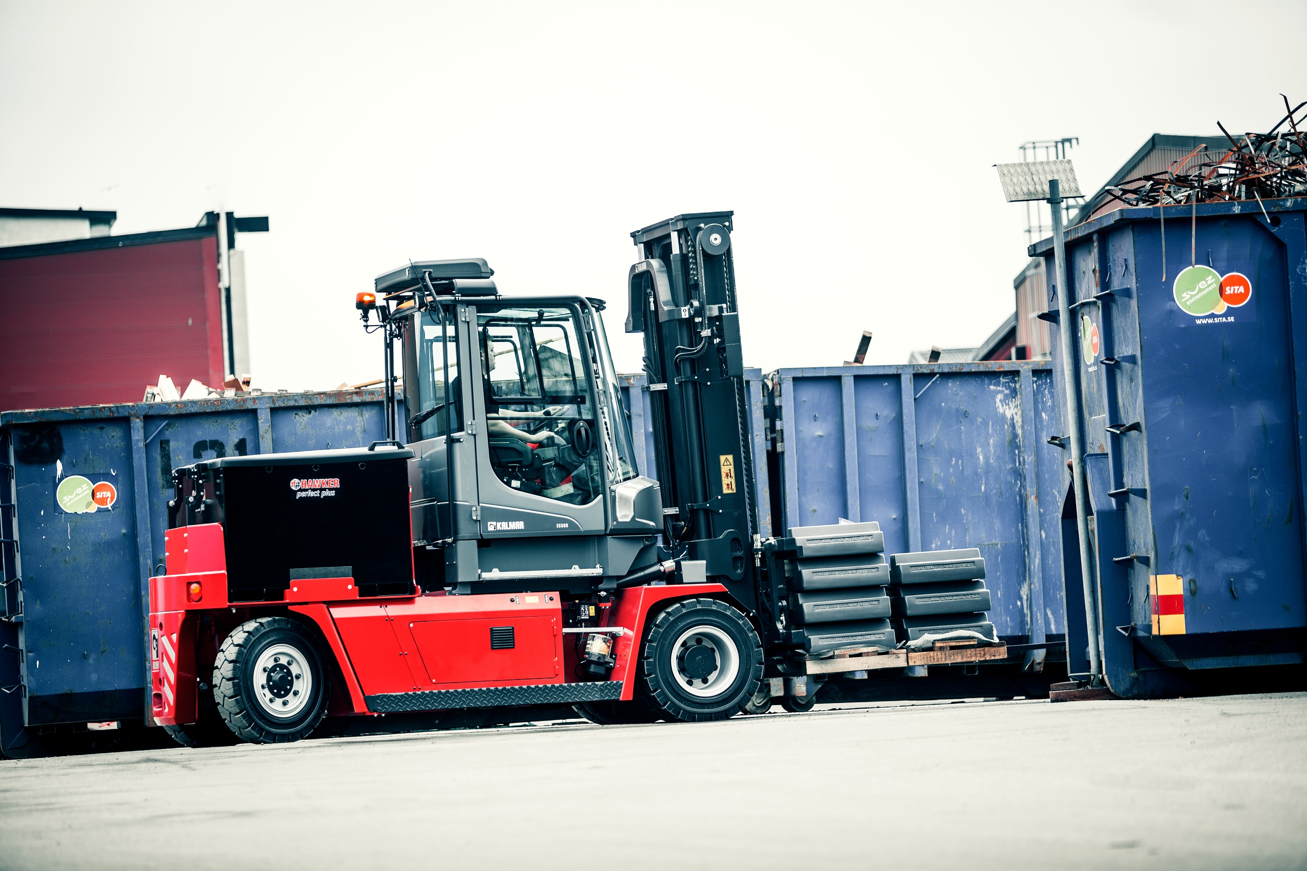Kalmar launches new electric forklift truck for heavyweight industrial