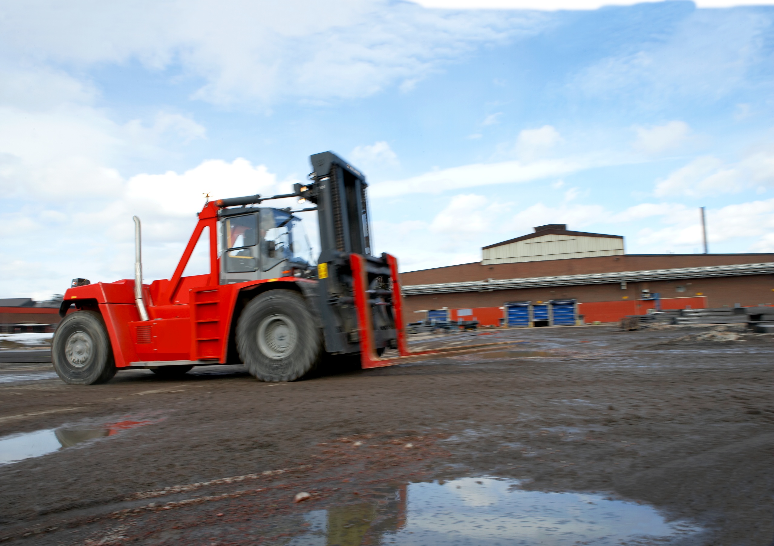 Kalmar forklift trucks to provide added capacity and versatility for